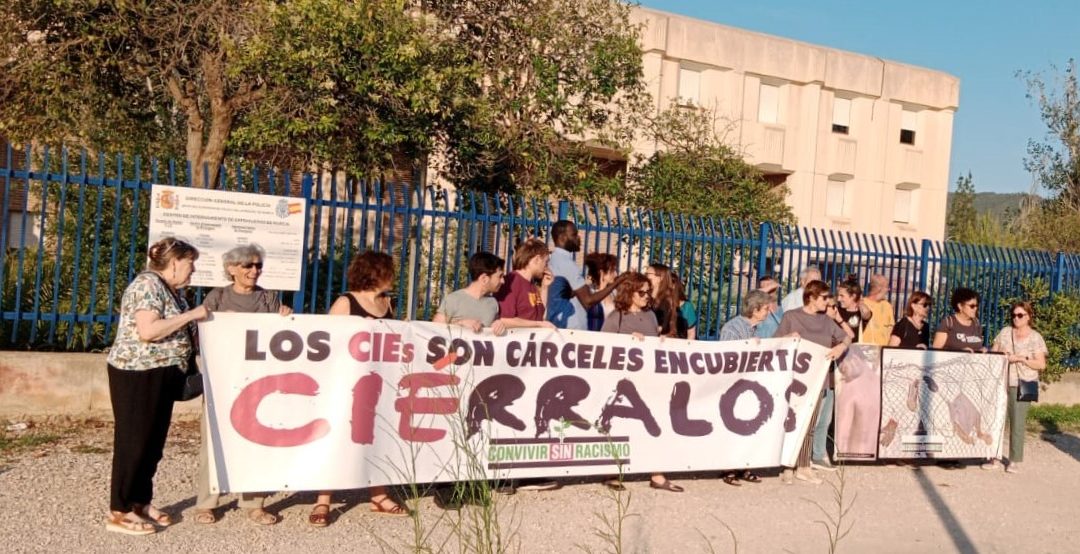 Nos sobran razones para el cierre de los CIES en España